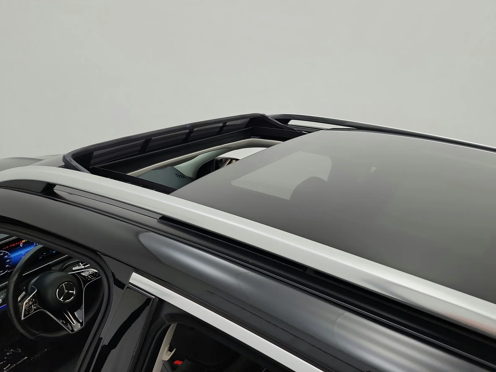 Used 2024 Black Mercedes-Benz GLE 350 4MATIC® SUV image 11