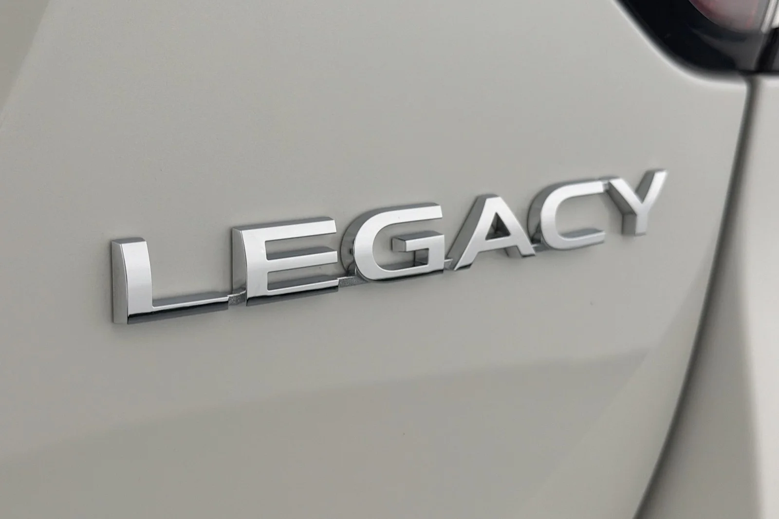 Used 2024 Crystal White Pearl Subaru Limited image 9