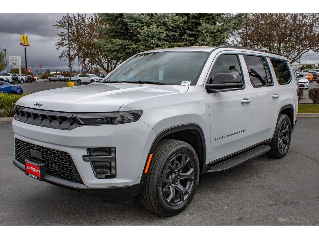 New 2026 Bright White Clear-Coat Exterior Paint Jeep Limited Altitude image 4
