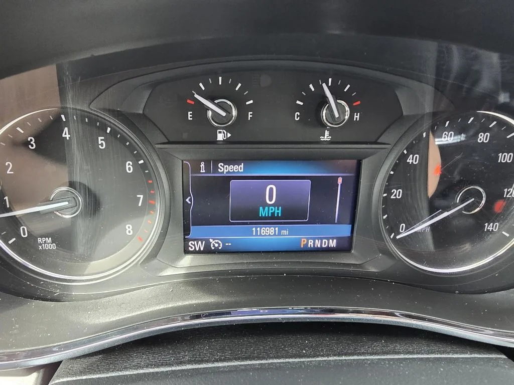Used 2020 Summit White Buick Essence image 12