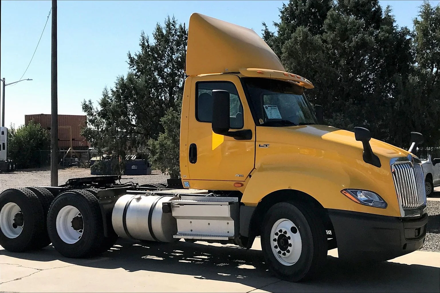 Used 2019 YELLOW International  image 1