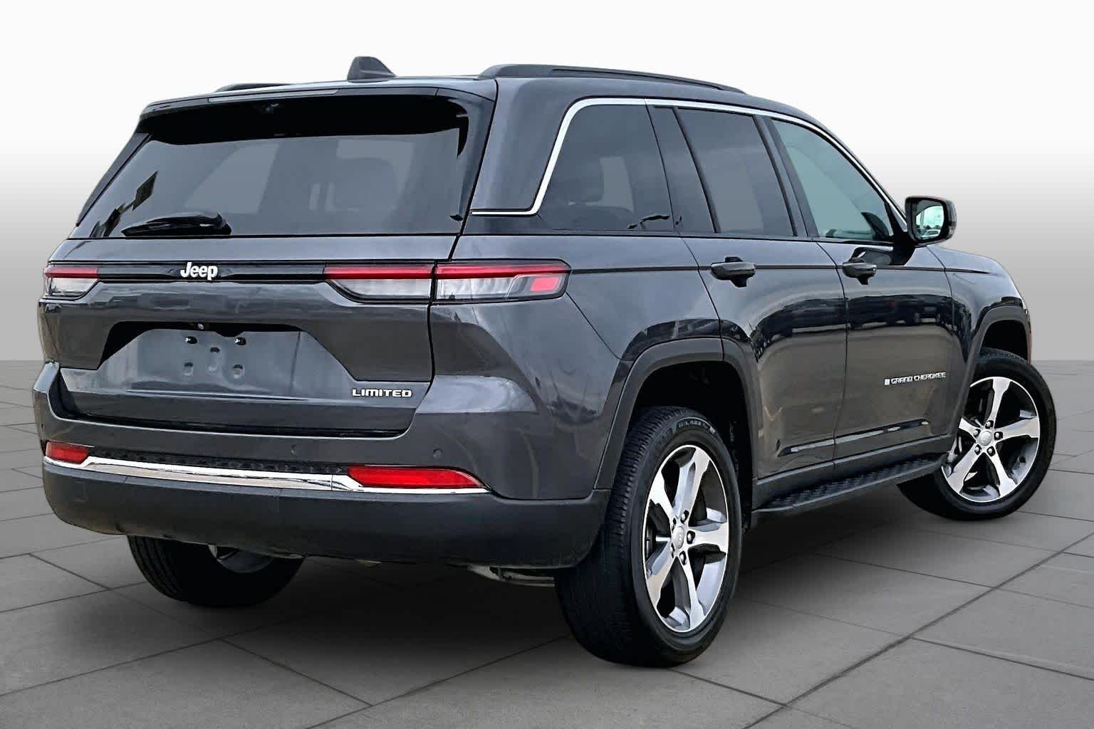 Used 2024 Baltic Gray Metallic Clearcoat Jeep Limited image 16