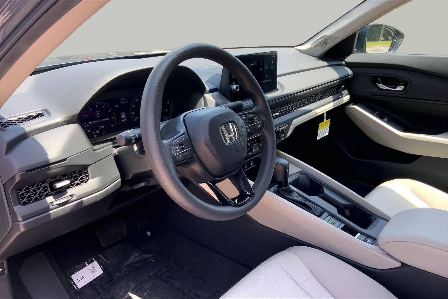 New 2026 Meteorite Gray Metallic Honda SE image 8