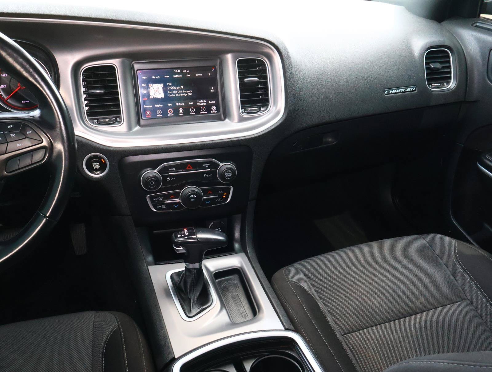 2022 Dodge Charger SXT - Photo 11
