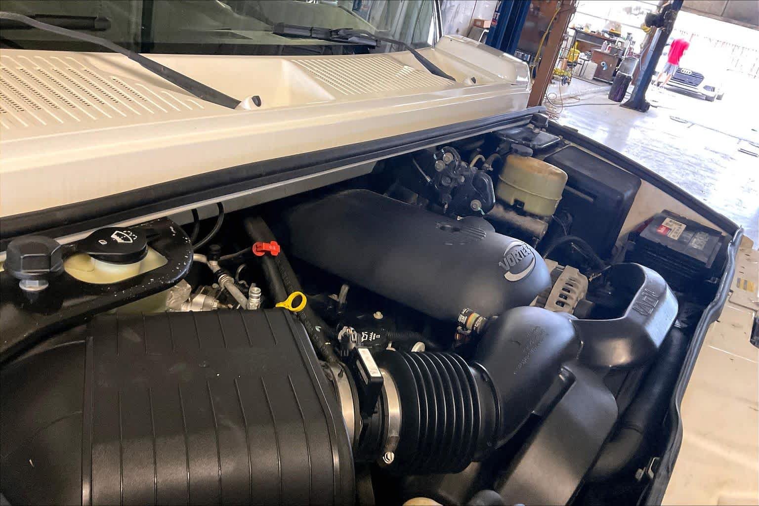 Used 2003 White HUMMER  image 26