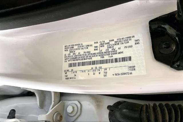 Certified Used 2018 White Platinum Clearcoat Metallic Ford Lariat image 52