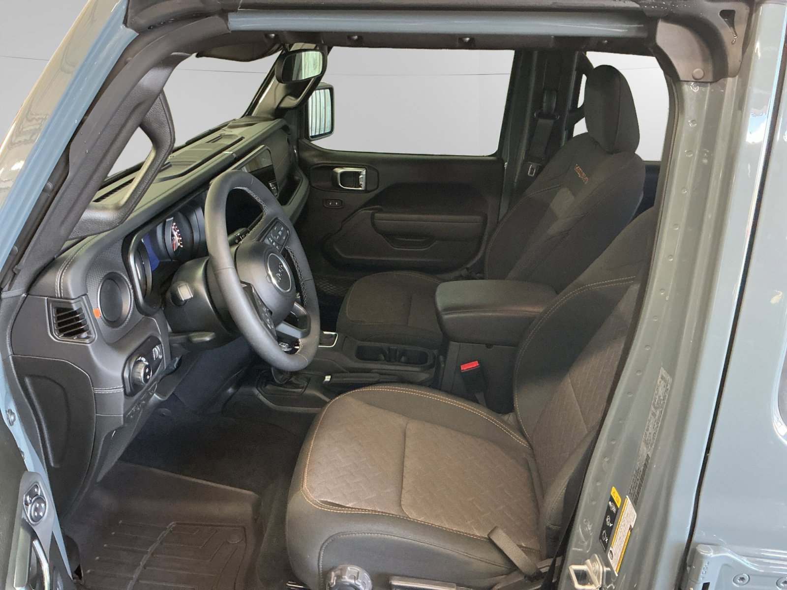 Used 2025 Anvil Clearcoat Jeep Mojave image 9