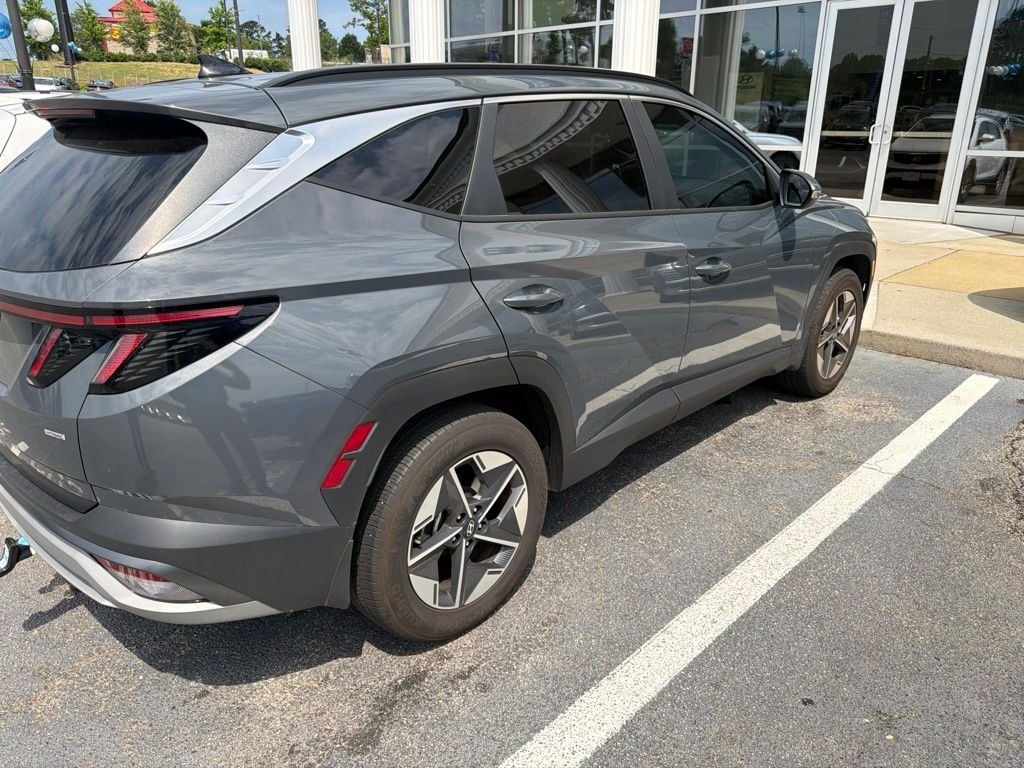 Used 2025 Gray Hyundai SEL Convenience image 5