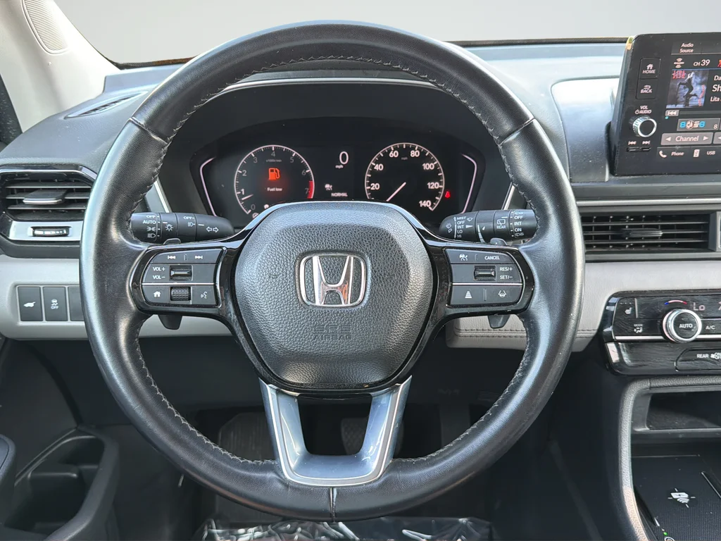 Used 2023 Silver Honda EX-L image 32