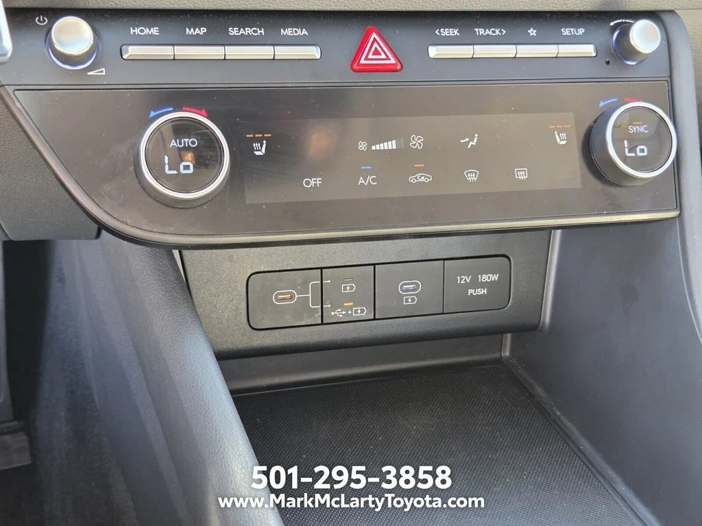 Used 2025 White Hyundai SEL image 19