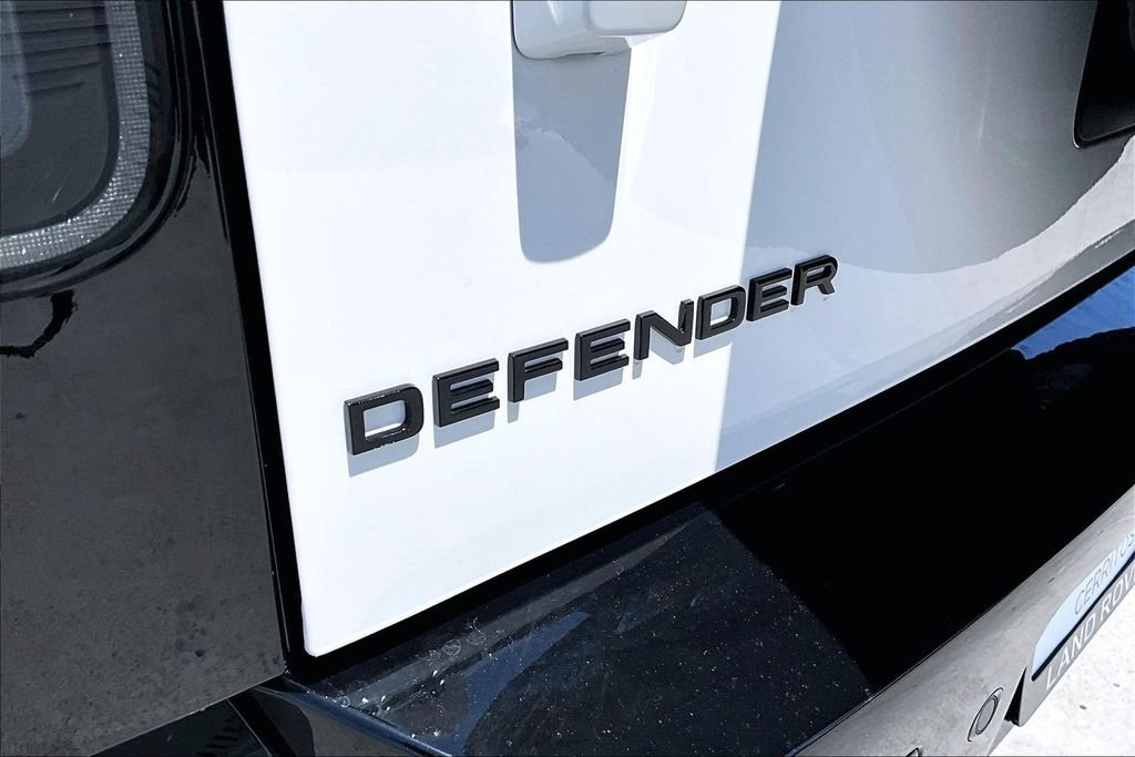 New 2026 FUJI WHITE Land Rover S image 9