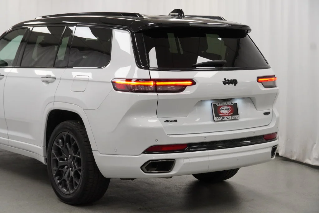 Used 2024 White Jeep Summit Reserve image 16