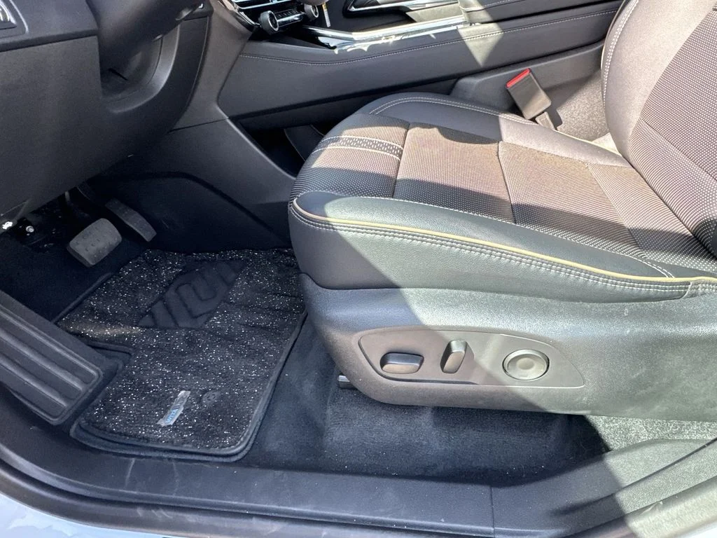 Used 2026 White Chevrolet High Country image 20