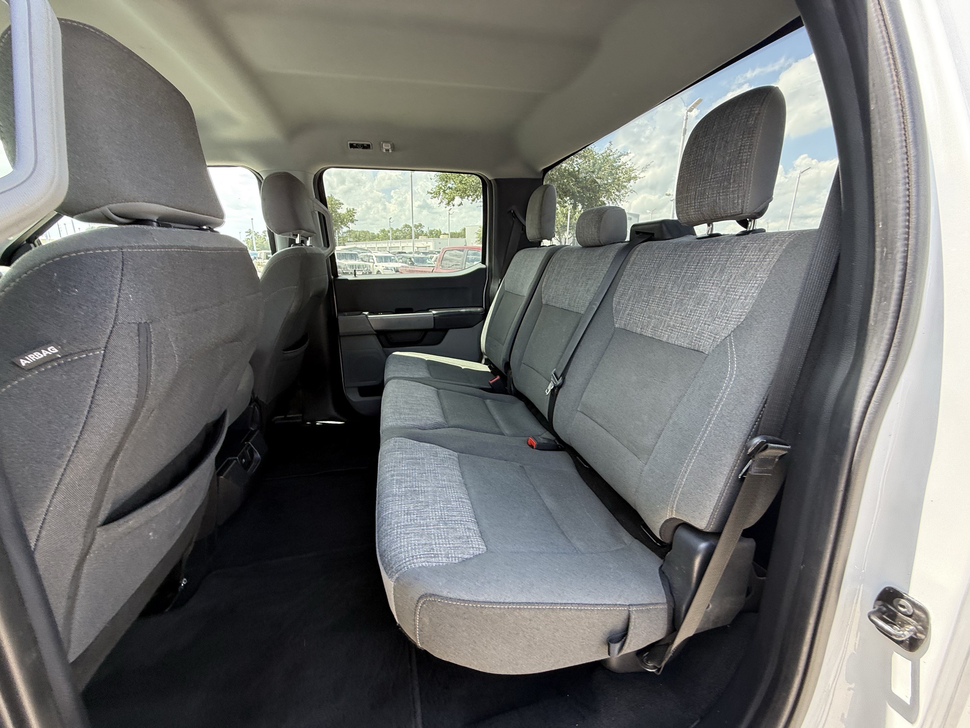 Used 2025 Oxford White Ford XLT image 27