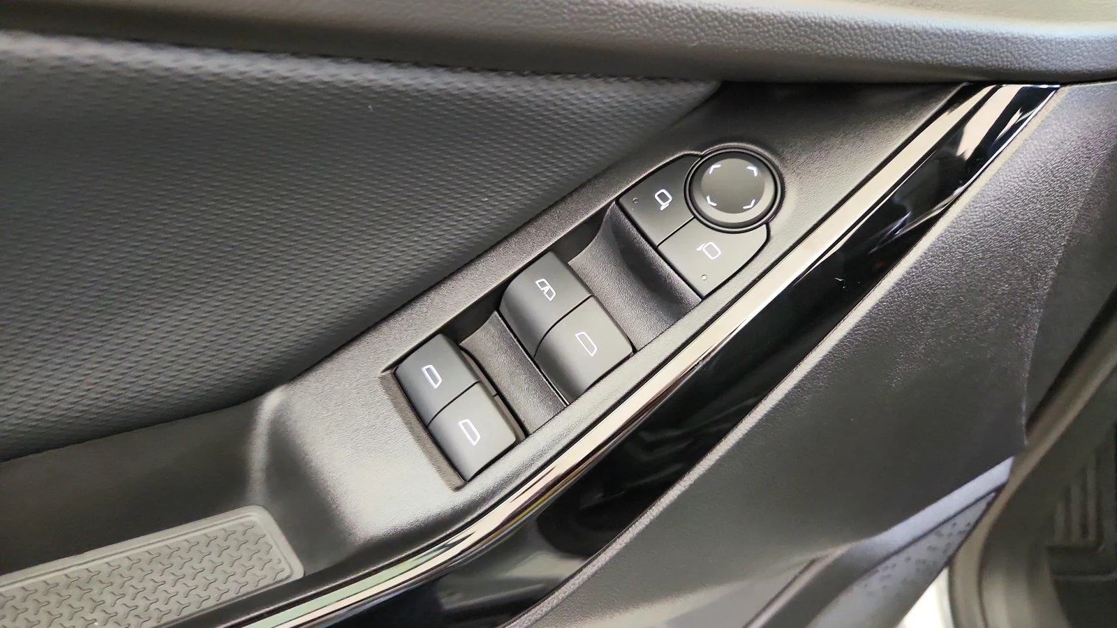 2027 Chevrolet Equinox LT - Photo 23