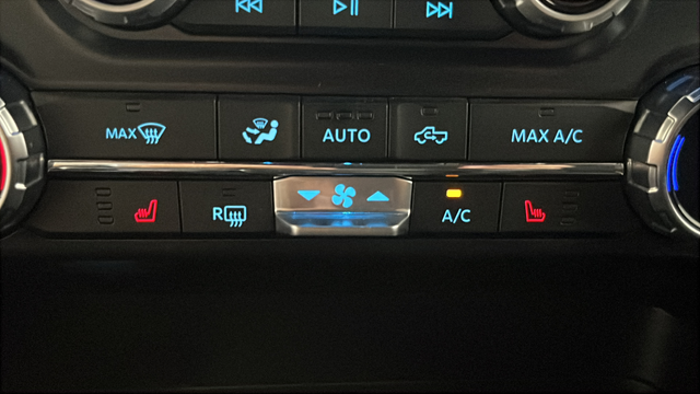 Used 2023 Agate Black Metallic Ford XLT image 30