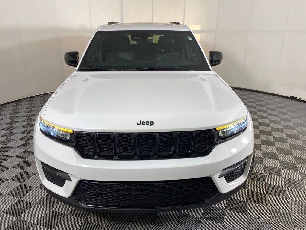 Used 2024 Bright White Clearcoat Jeep Altitude X image 8