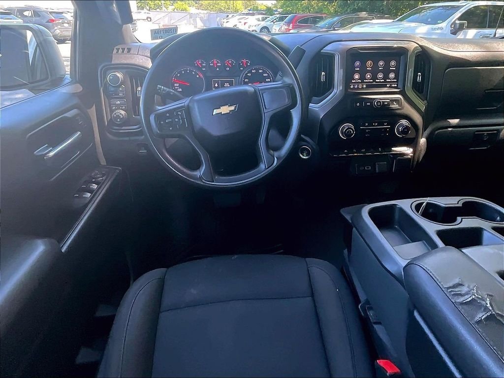 Used 2023 White Chevrolet Custom image 16