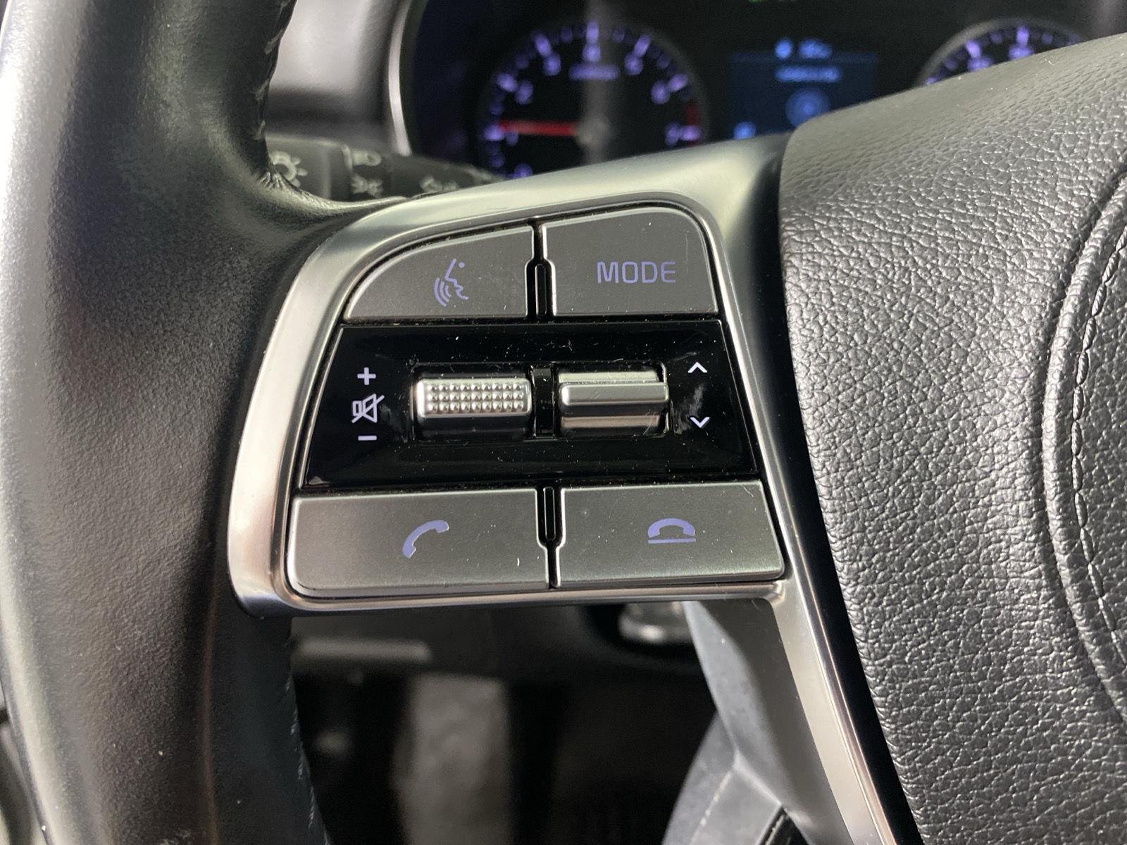 Used 2020 Snow White Pearl Kia  image 15
