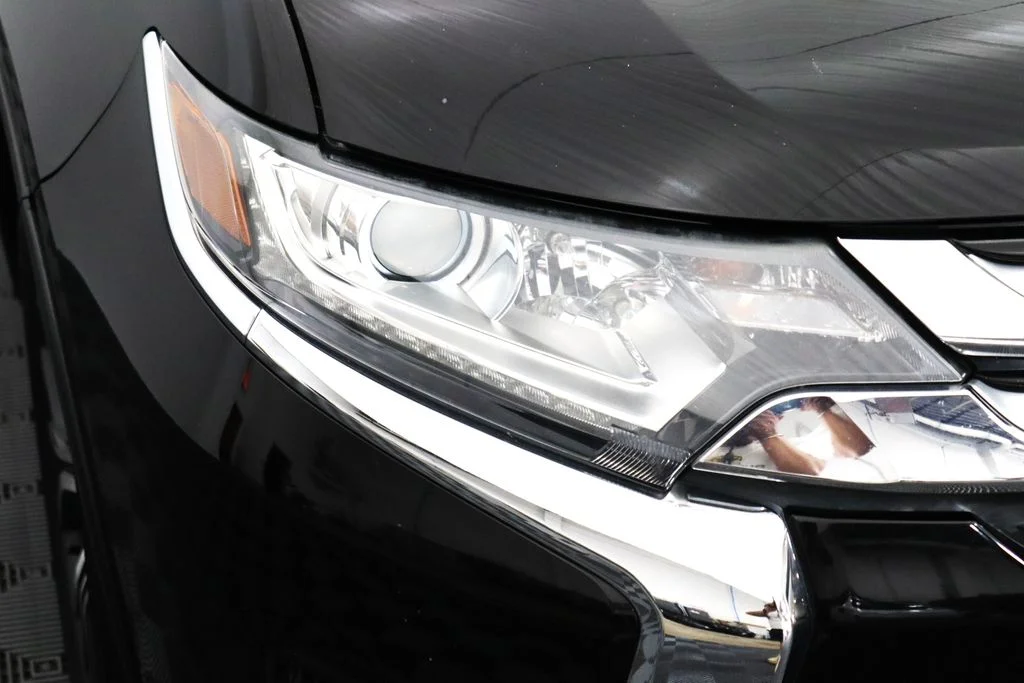 Used 2018 Black Mitsubishi ES image 7