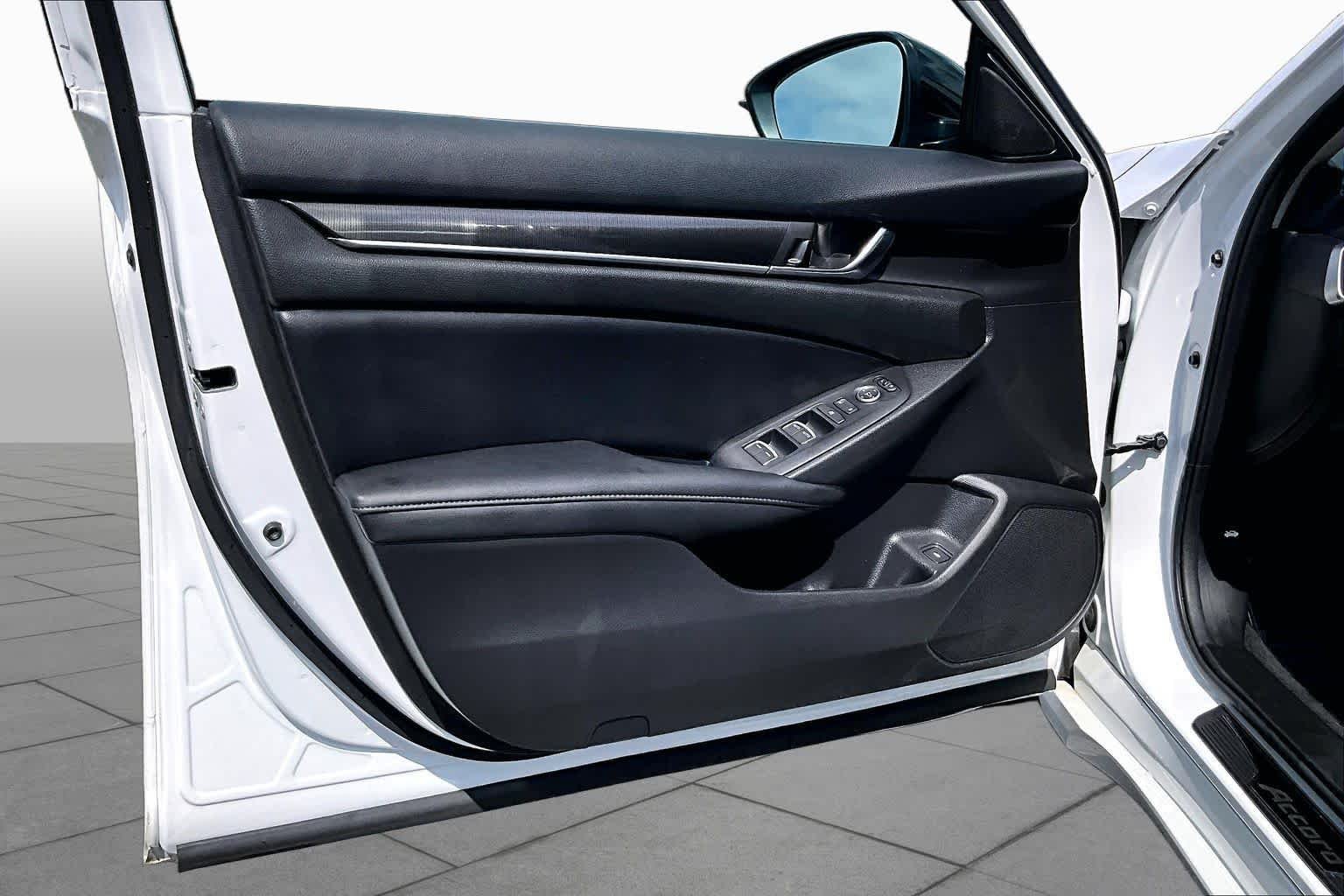 Used 2022 Platinum White Pearl Honda Sport SE image 20