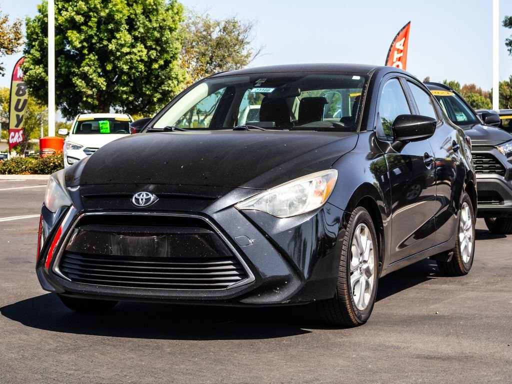 Used 2017  Toyota Base image 3