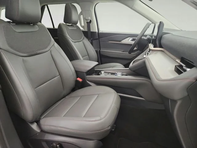 New 2026 Vapor Blue Metallic Ford Active image 29