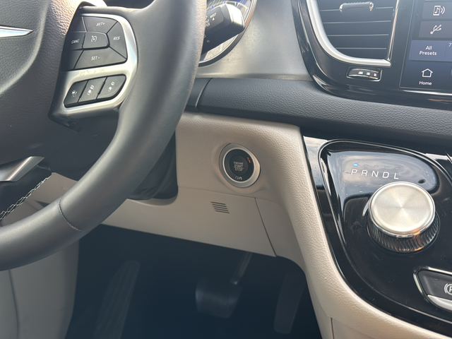 Used 2024 Silver Chrysler Touring L image 13