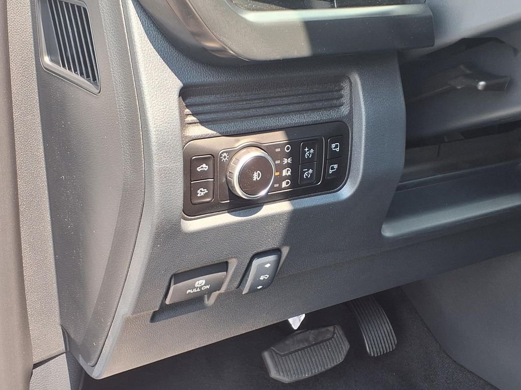 New 2026 Oxford White Ford F-250® Lariat® image 13
