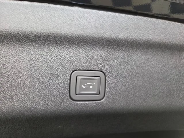 Used 2025 Dark Ash Metallic Chevrolet Premier image 17