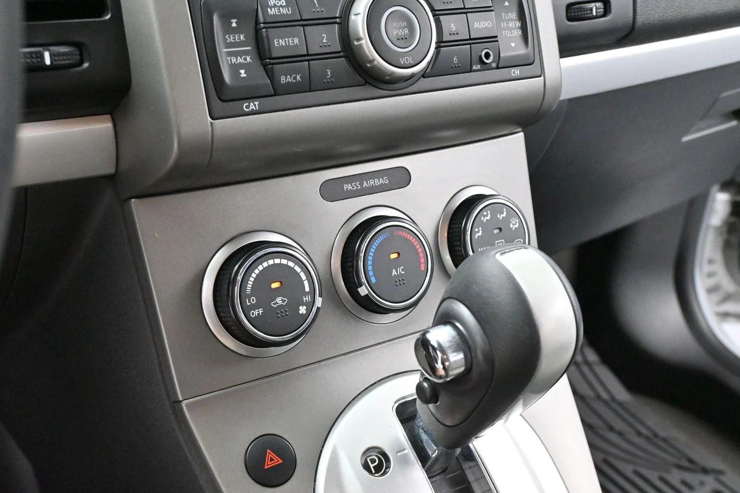 Used 2010 Brilliant Silver Metallic Nissan 2.0 SR image 20