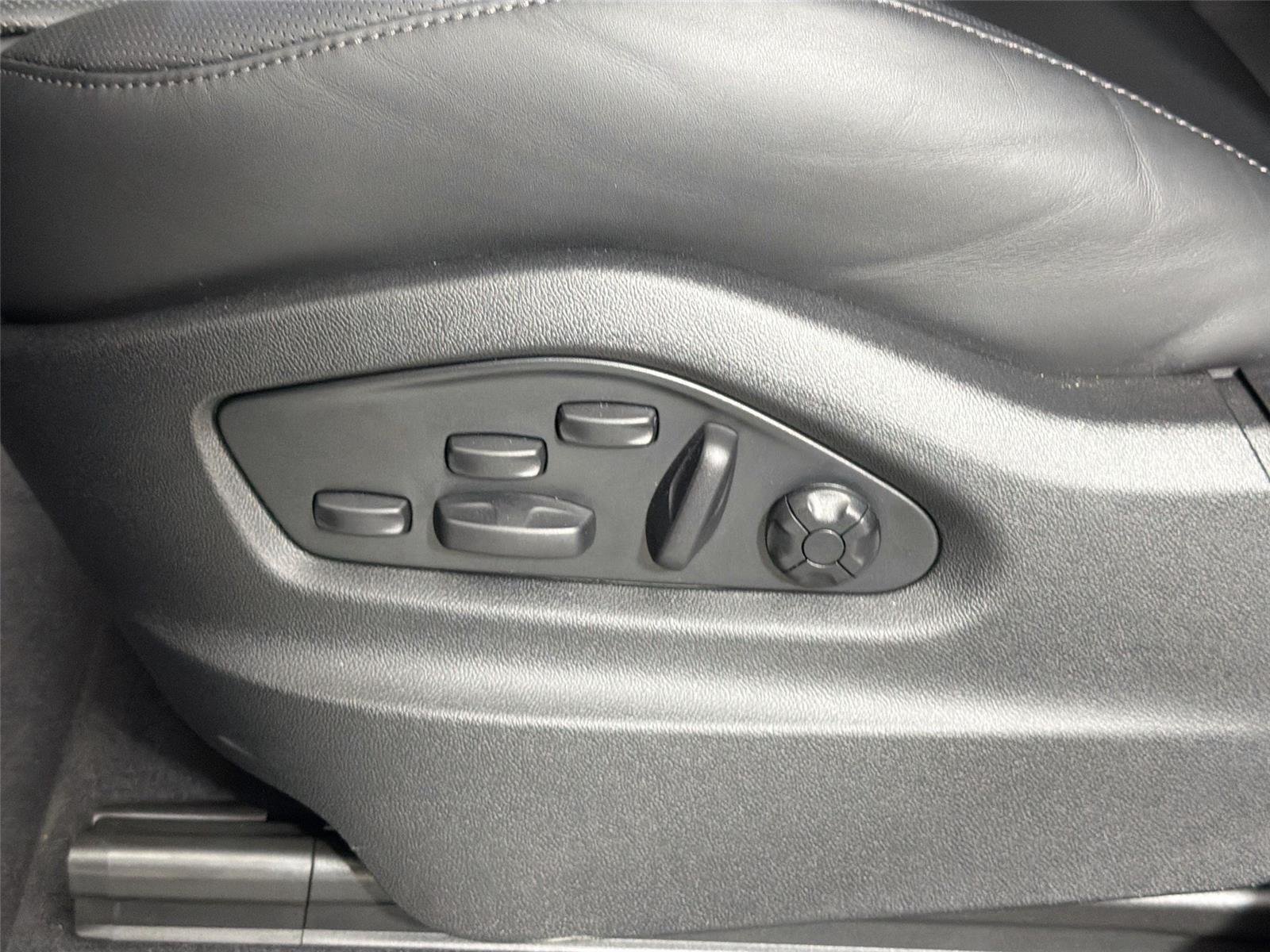 New 2025 Quartzite Grey Metallic Porsche Coupe image 32