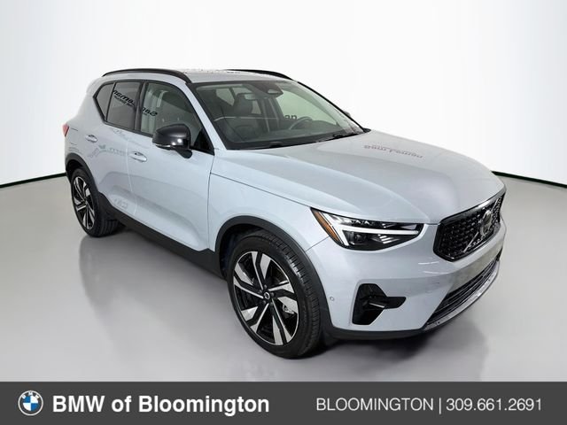 2025 Volvo XC40 B5 Ultra Dark Theme