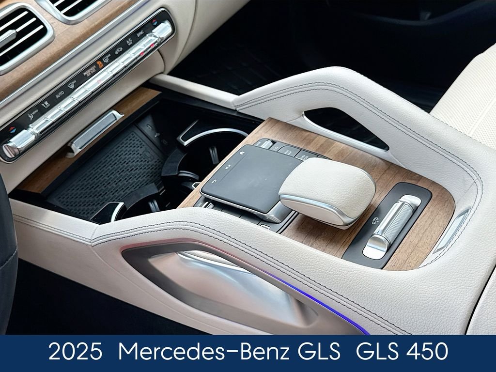 Used 2025  Mercedes-Benz GLS 450 image 34