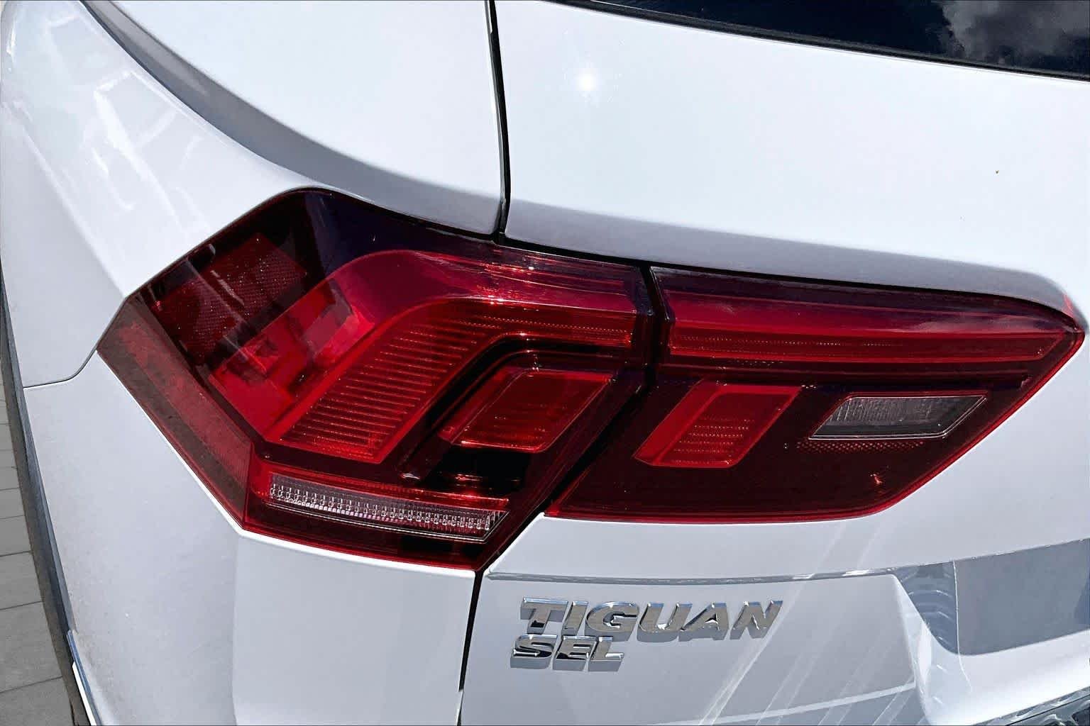 Used 2021 Pure White Volkswagen SEL Premium R-Line image 29