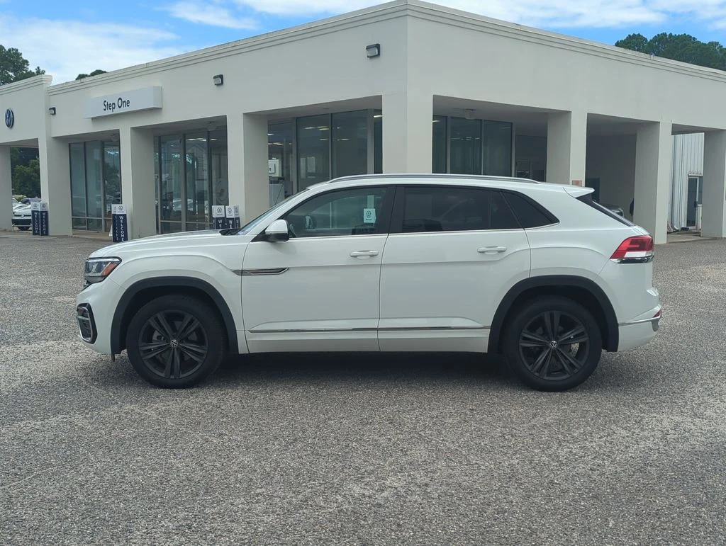 Used 2021 White Volkswagen 3.6L V6 SE w/Technology R-Line image 4