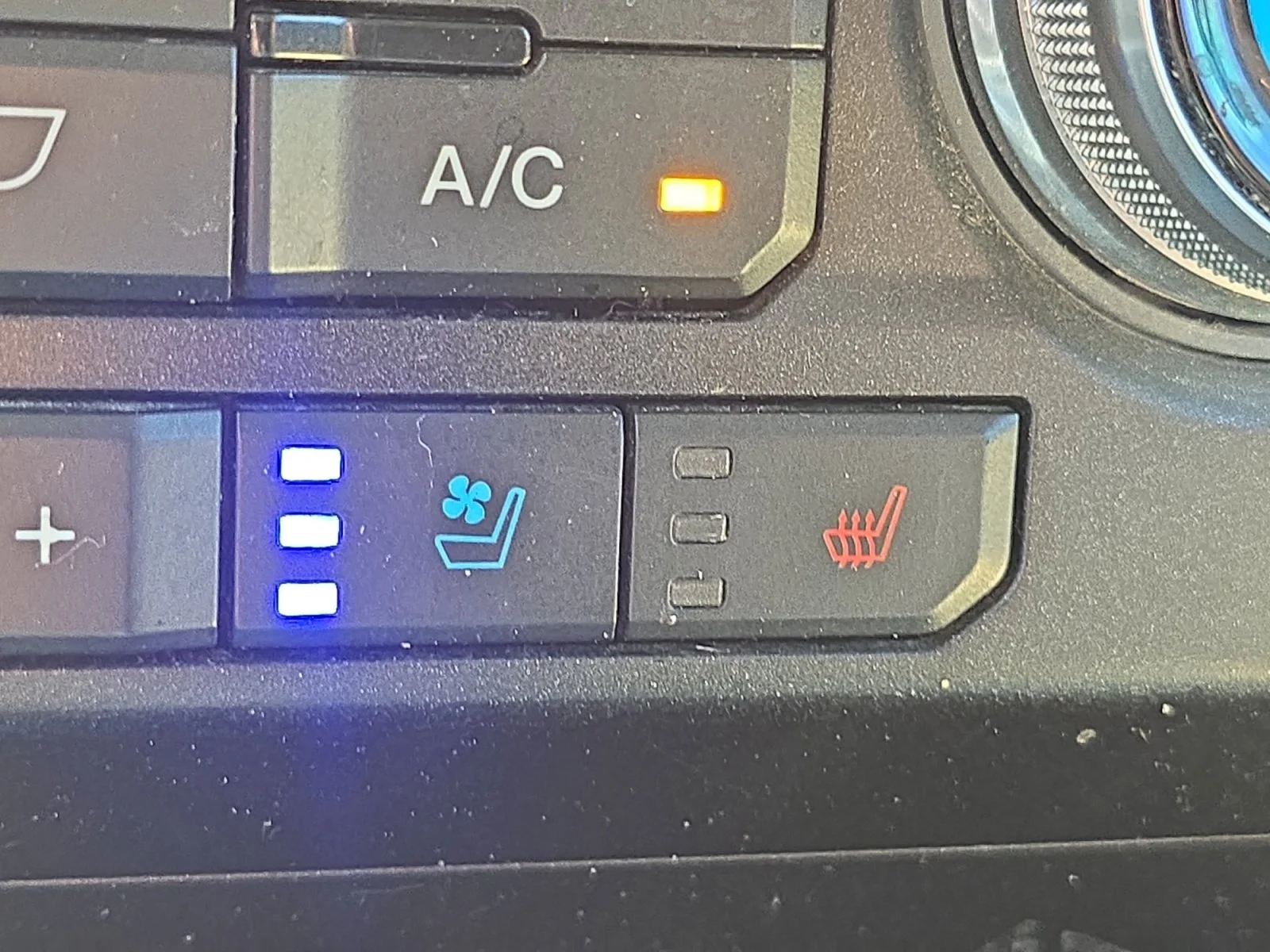 Used 2019 Agate Black Metallic Ford LARIAT image 24