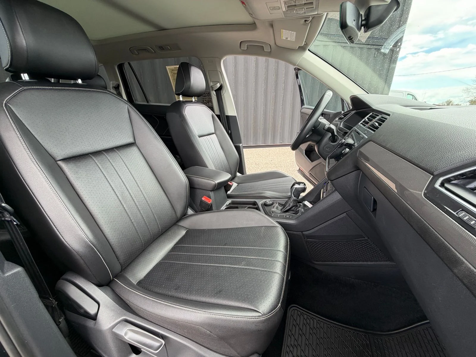 Used 2022  Volkswagen 2.0T SE image 32