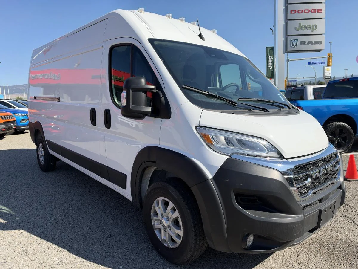 Used 2025 White RAM SLT image 14