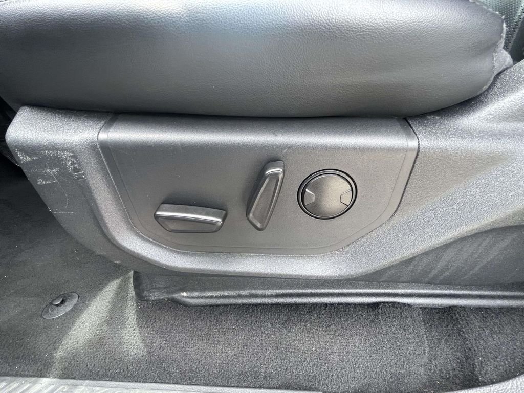 Used 2024 Silver Ford XLT image 18