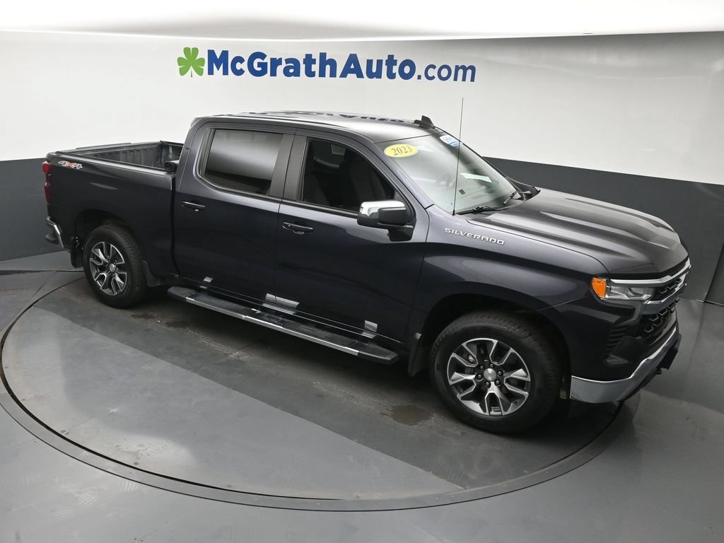 Used 2023 Gray Chevrolet LT image 3