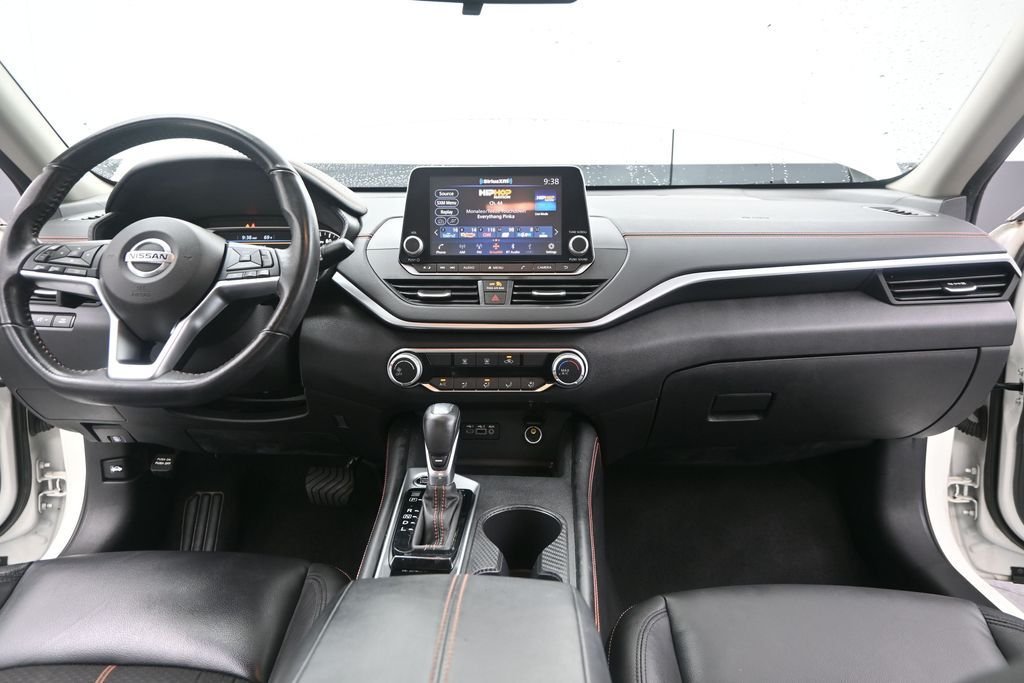 Used 2022 White Nissan 2.5 SR image 31