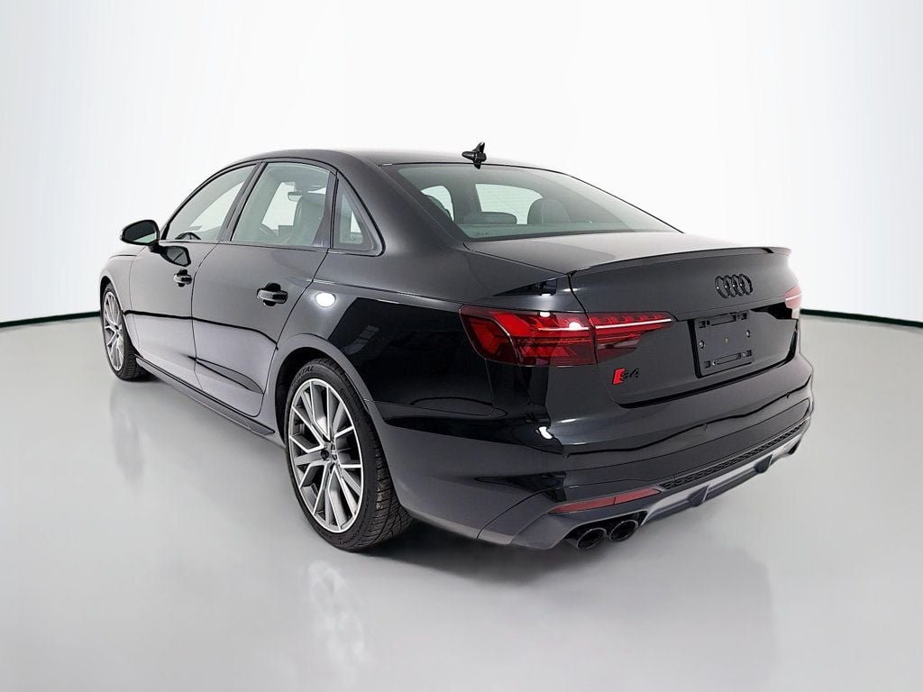 Used 2023 Mythos Black Metallic Audi Premium Plus 3.0 TFSI quattro image 5