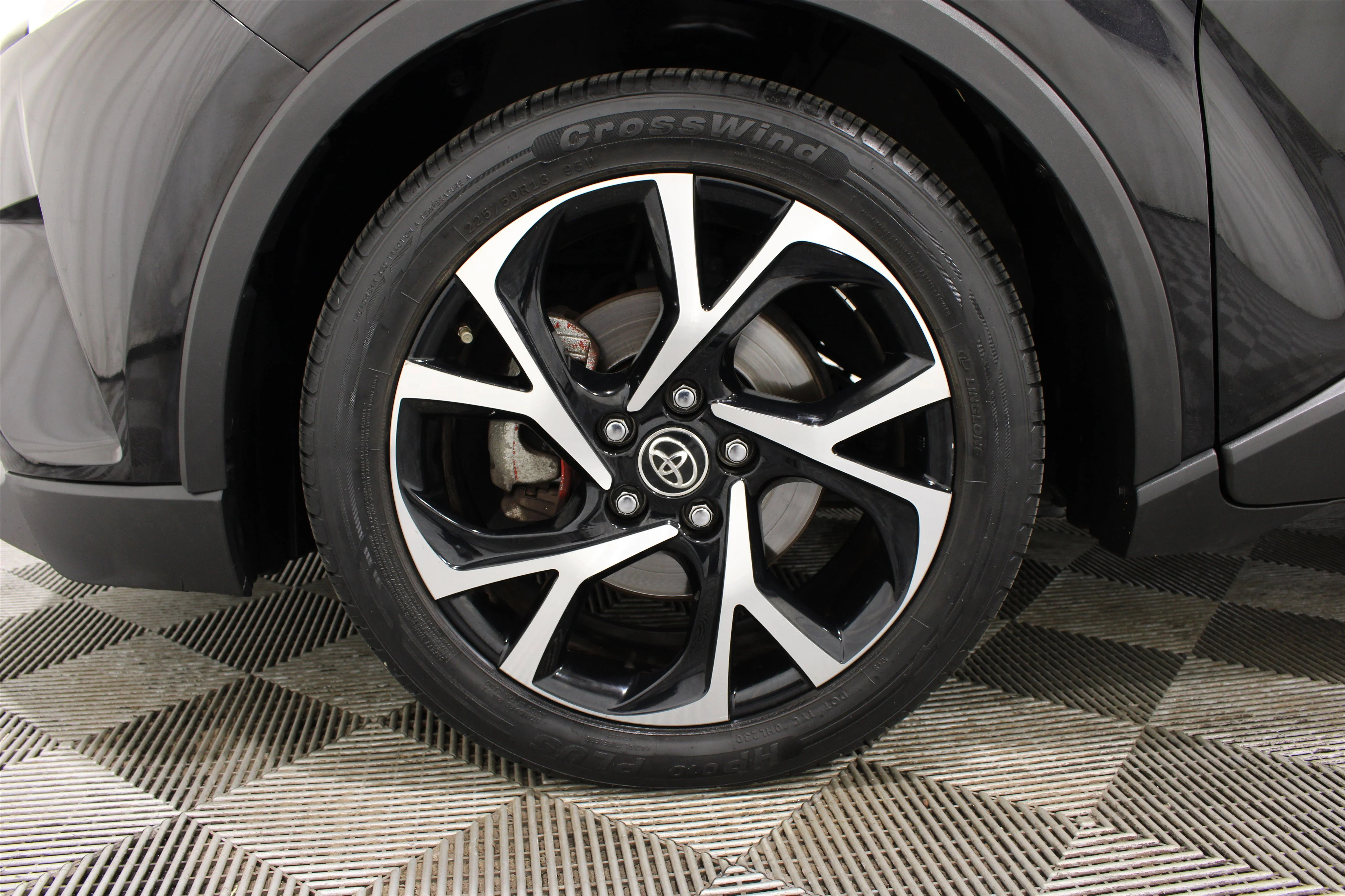 2019 Toyota C-HR XLE - Photo 35