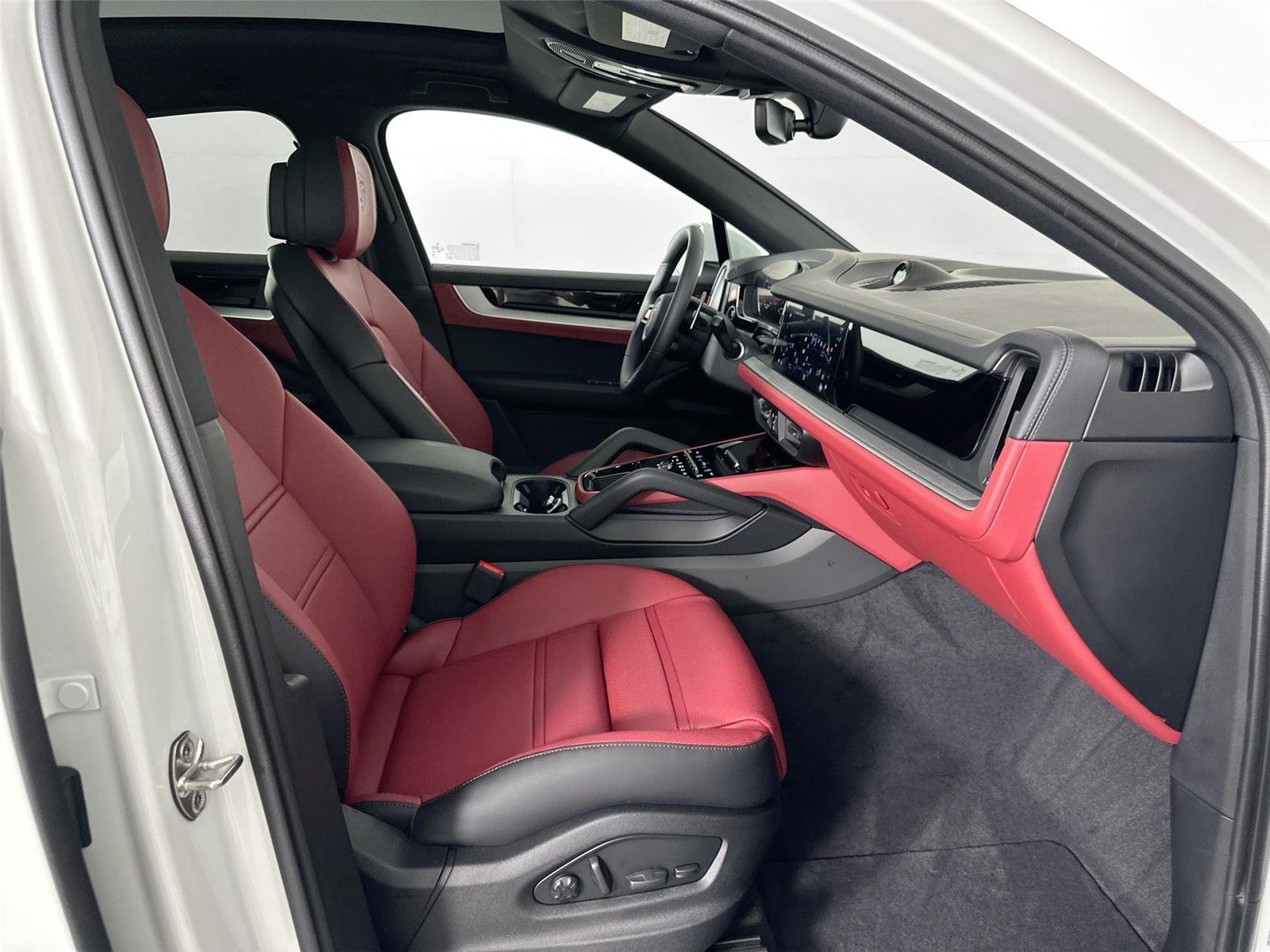 New 2026 White Porsche Cayenne E-Hybrid Coupé image 29