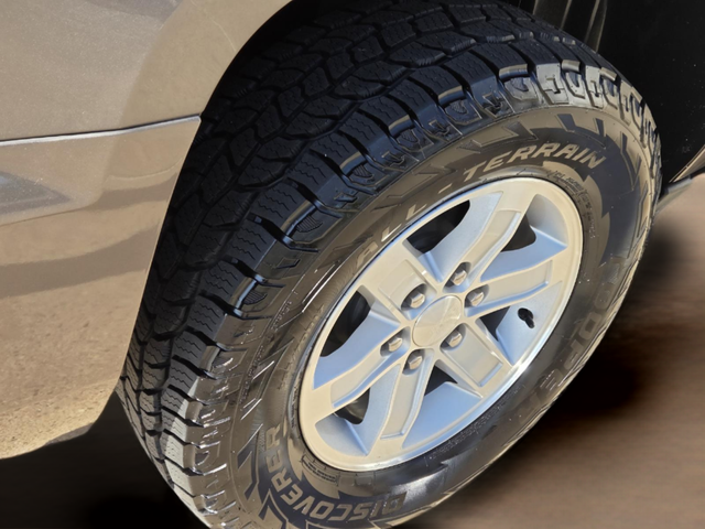Used 2013 Gray GMC SLE 1500 image 28