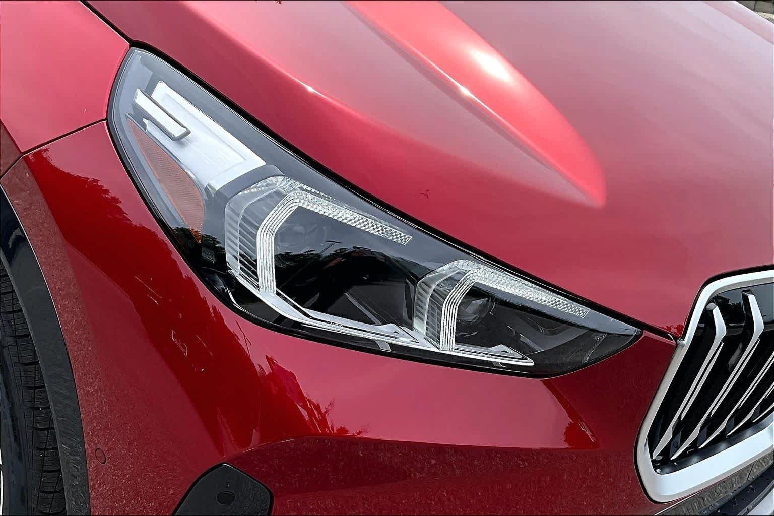 Used 2026 Vegas Red Metallic BMW xDrive28i image 13