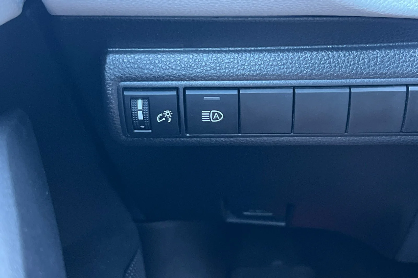 Used 2026 Wind Chill Pearl Toyota SE image 28