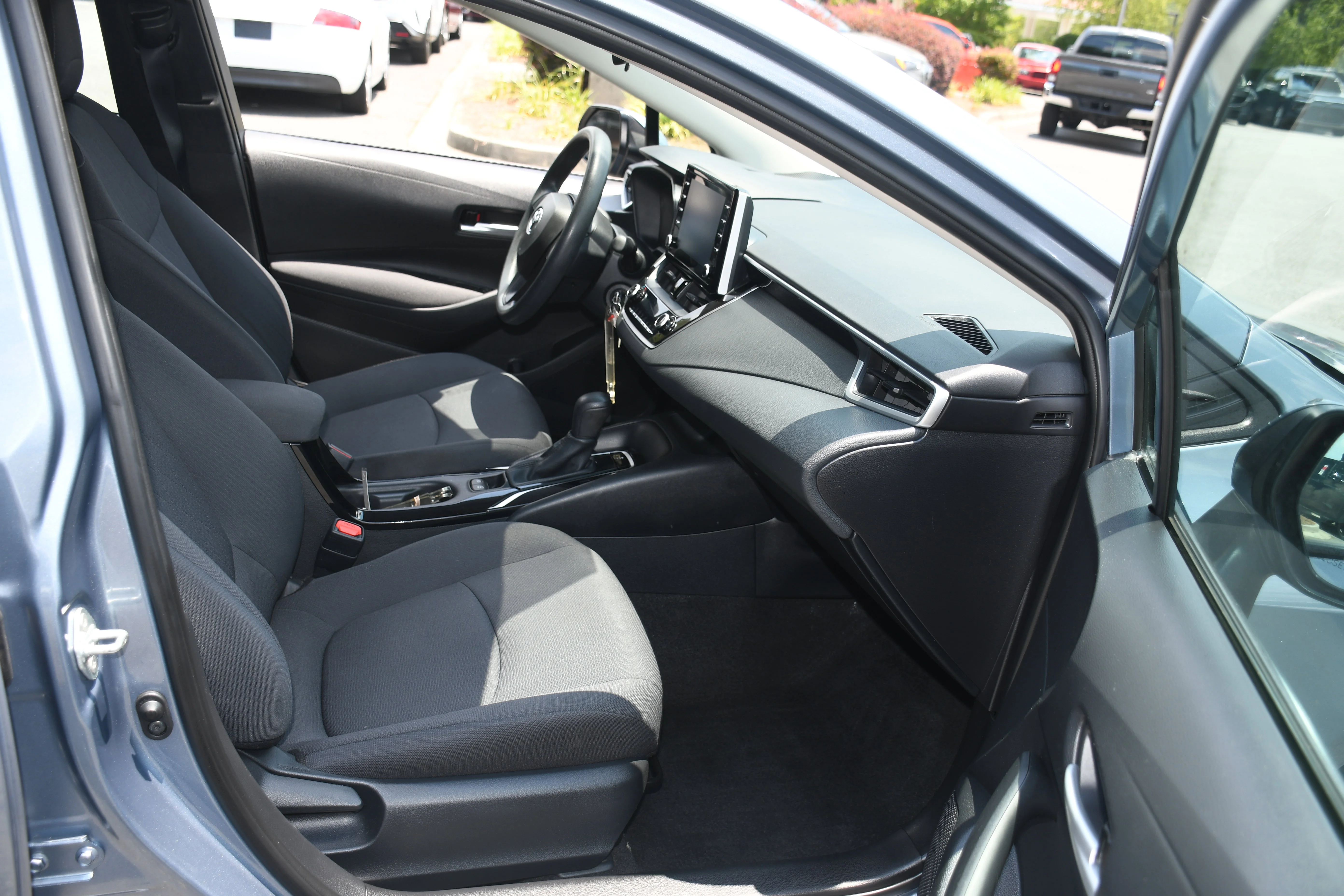 Certified Used 2020  Toyota LE image 17
