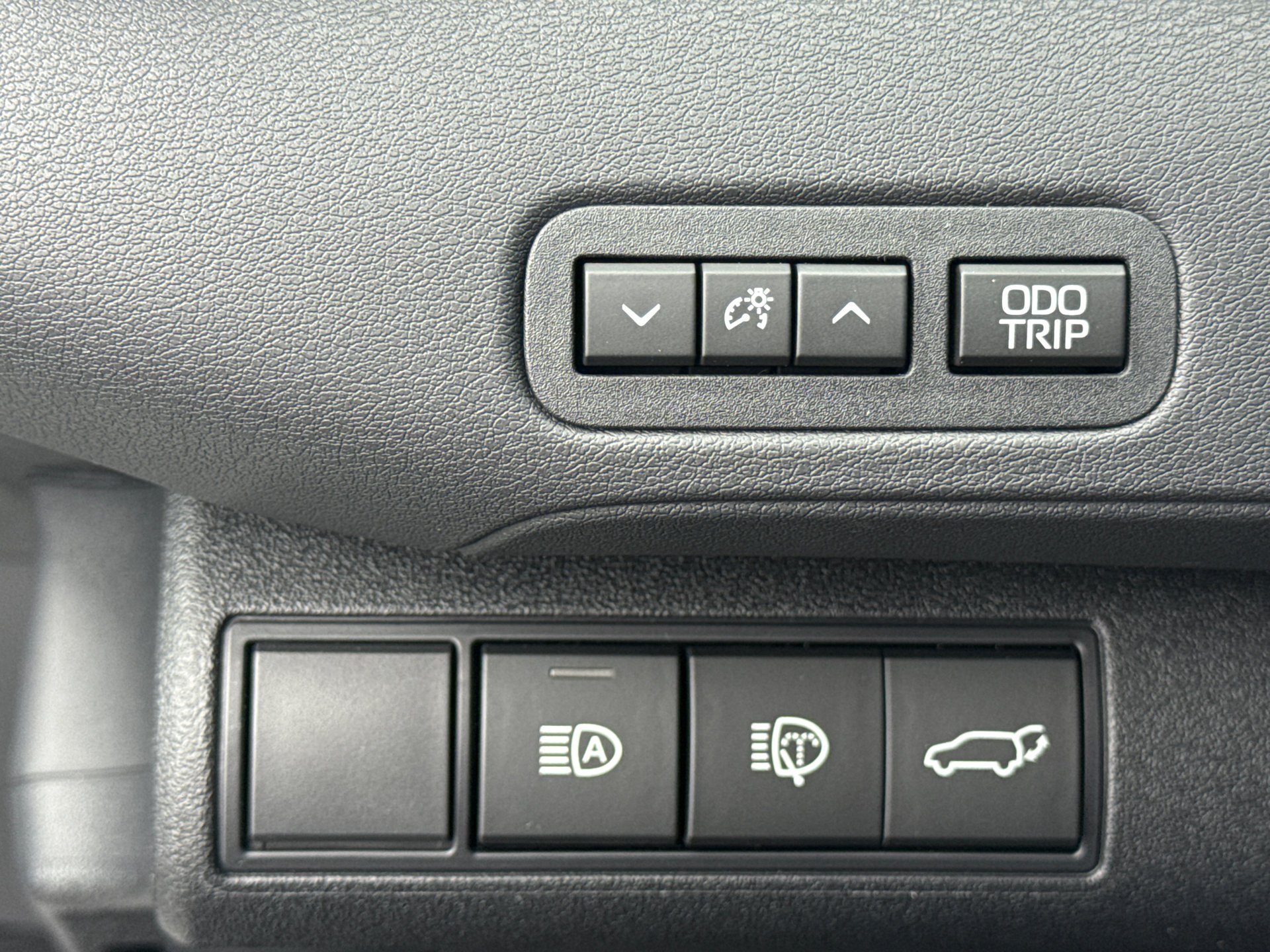 New 2026 Wind Chill Pearl with Midnight Black Metallic roof <sup>1</sup> Toyota  Limited image 26